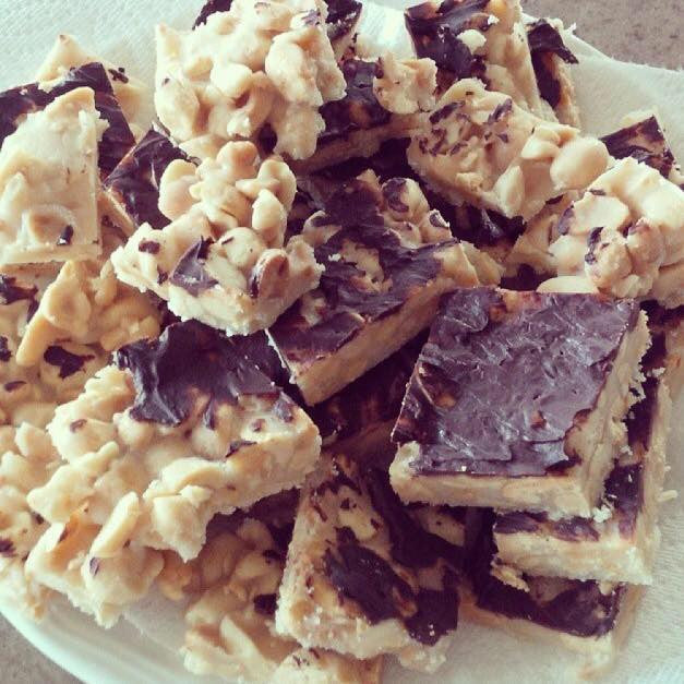Ketogenic Girl Nut Brittle with Chocolate
